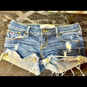Ladies Hollister Blue jean “booty” shorts size 00